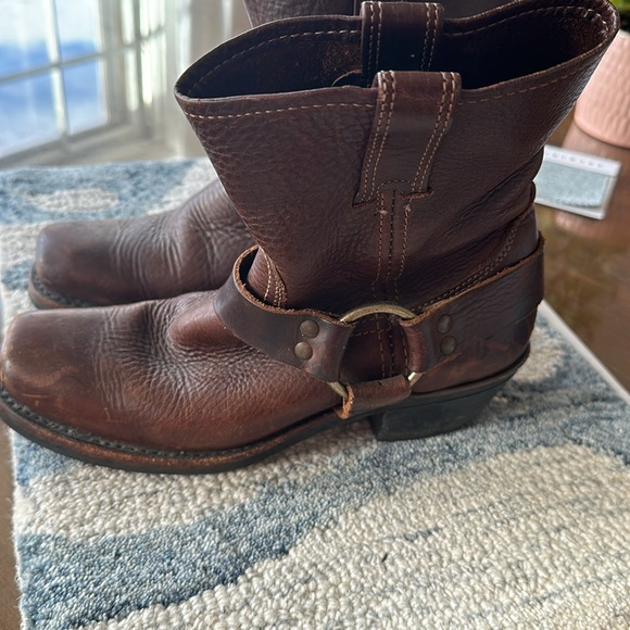 Frye leather boots Harness 8R boot.  Rare find! - Picture 3 of 11